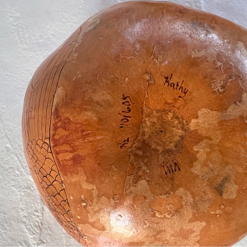 GORGEOUS VINTAGE ONE OF A KIND HAND-PAINTED GOURD W/ ORANGE/GOLD KOI FISH DESIGN - Picture 8 of 10